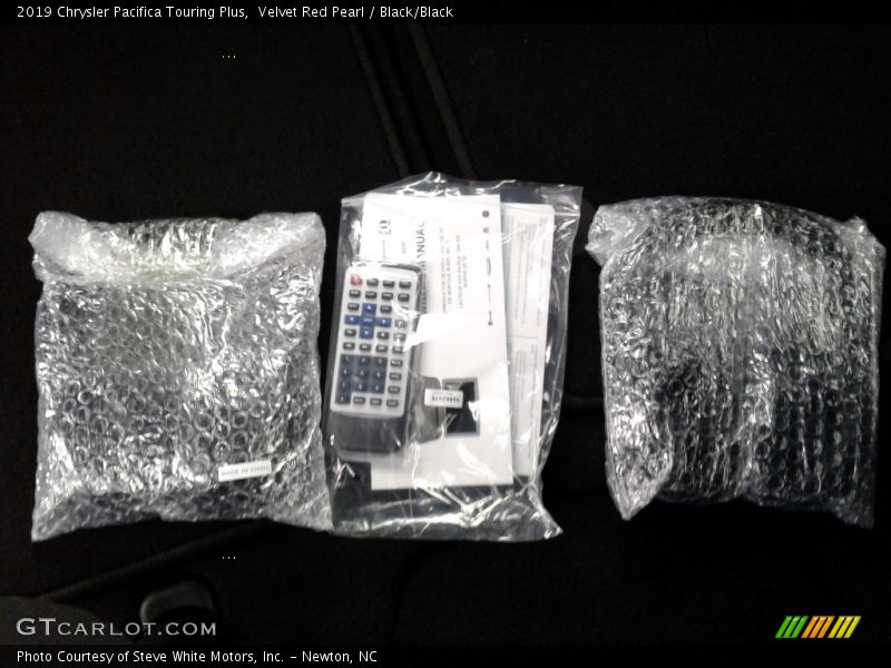 Velvet Red Pearl / Black/Black 2019 Chrysler Pacifica Touring Plus