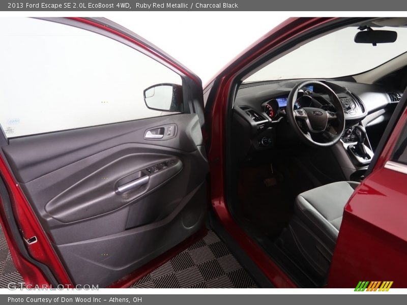 Ruby Red Metallic / Charcoal Black 2013 Ford Escape SE 2.0L EcoBoost 4WD