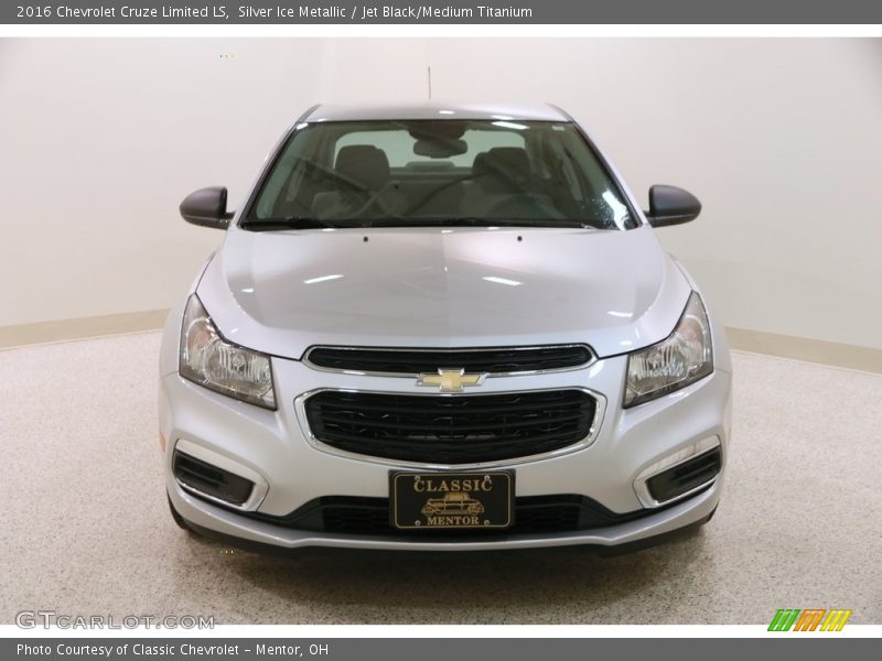 Silver Ice Metallic / Jet Black/Medium Titanium 2016 Chevrolet Cruze Limited LS