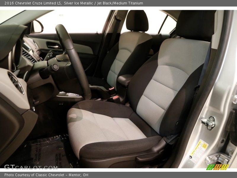 Silver Ice Metallic / Jet Black/Medium Titanium 2016 Chevrolet Cruze Limited LS