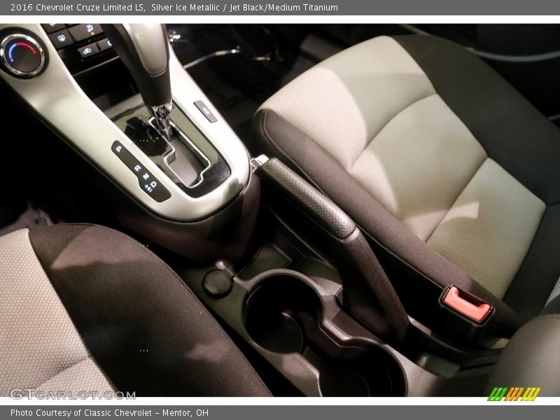 Silver Ice Metallic / Jet Black/Medium Titanium 2016 Chevrolet Cruze Limited LS