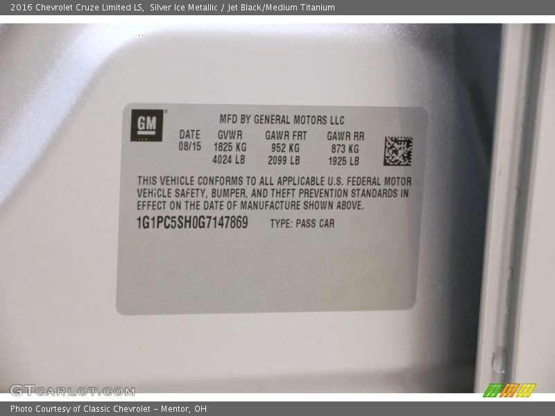 Silver Ice Metallic / Jet Black/Medium Titanium 2016 Chevrolet Cruze Limited LS
