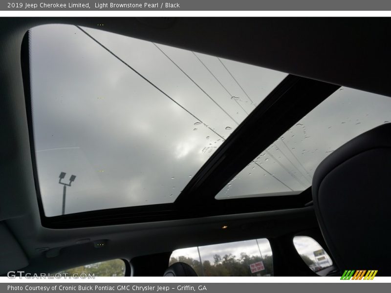 Sunroof of 2019 Cherokee Limited