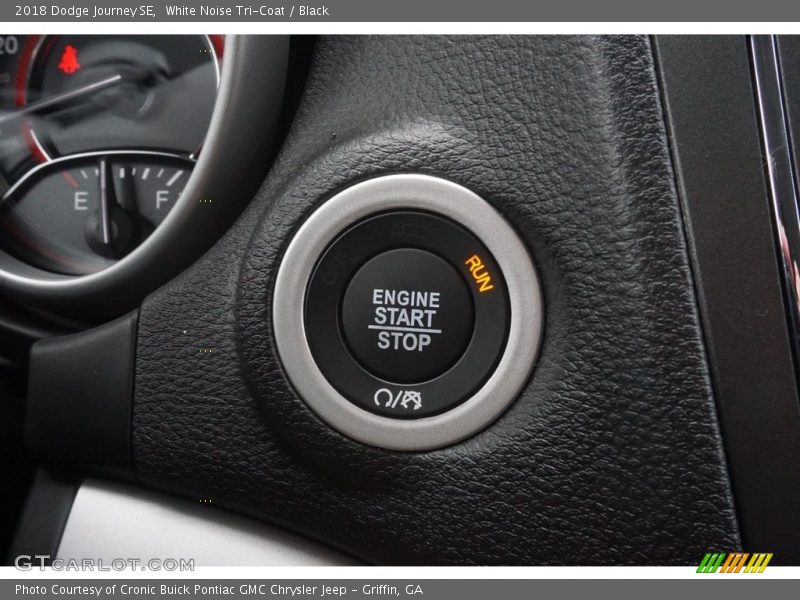 White Noise Tri-Coat / Black 2018 Dodge Journey SE
