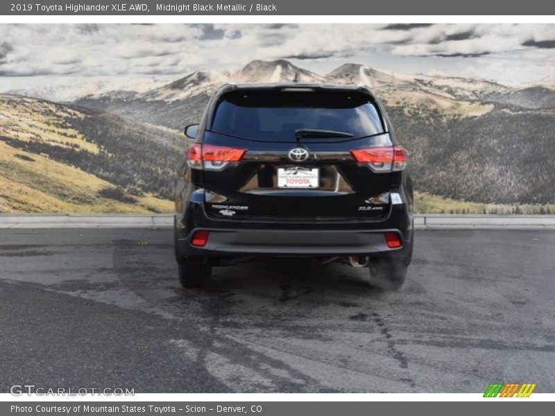 Midnight Black Metallic / Black 2019 Toyota Highlander XLE AWD
