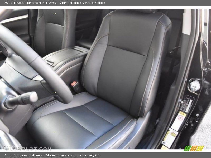 Midnight Black Metallic / Black 2019 Toyota Highlander XLE AWD
