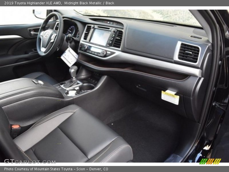 Midnight Black Metallic / Black 2019 Toyota Highlander XLE AWD