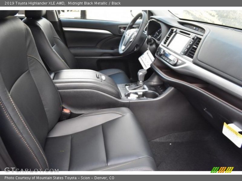 Midnight Black Metallic / Black 2019 Toyota Highlander XLE AWD