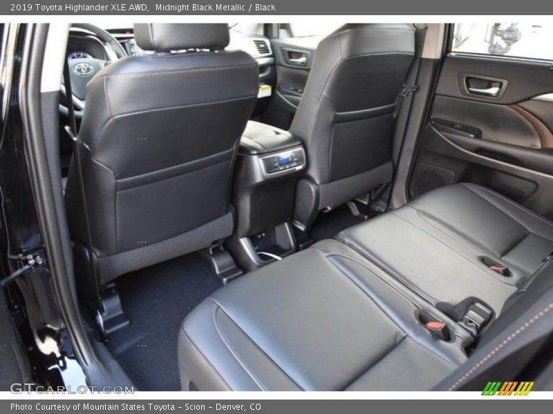 Midnight Black Metallic / Black 2019 Toyota Highlander XLE AWD