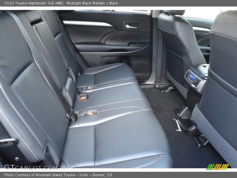Midnight Black Metallic / Black 2019 Toyota Highlander XLE AWD