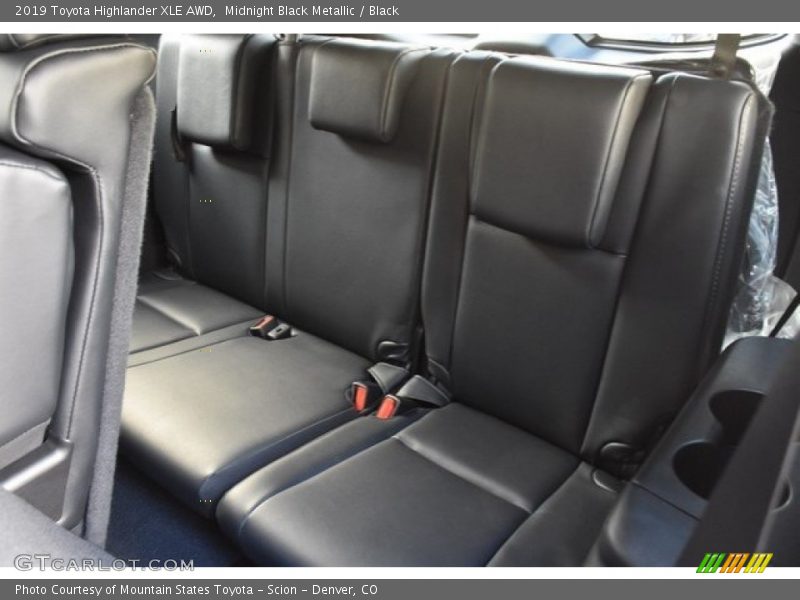 Midnight Black Metallic / Black 2019 Toyota Highlander XLE AWD