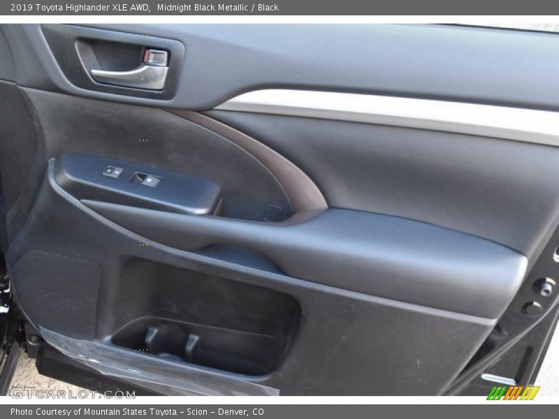 Midnight Black Metallic / Black 2019 Toyota Highlander XLE AWD