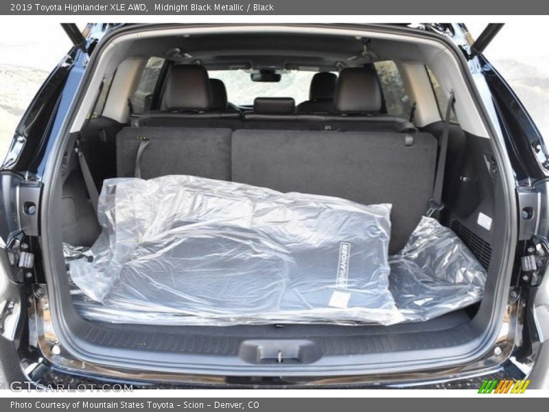 Midnight Black Metallic / Black 2019 Toyota Highlander XLE AWD