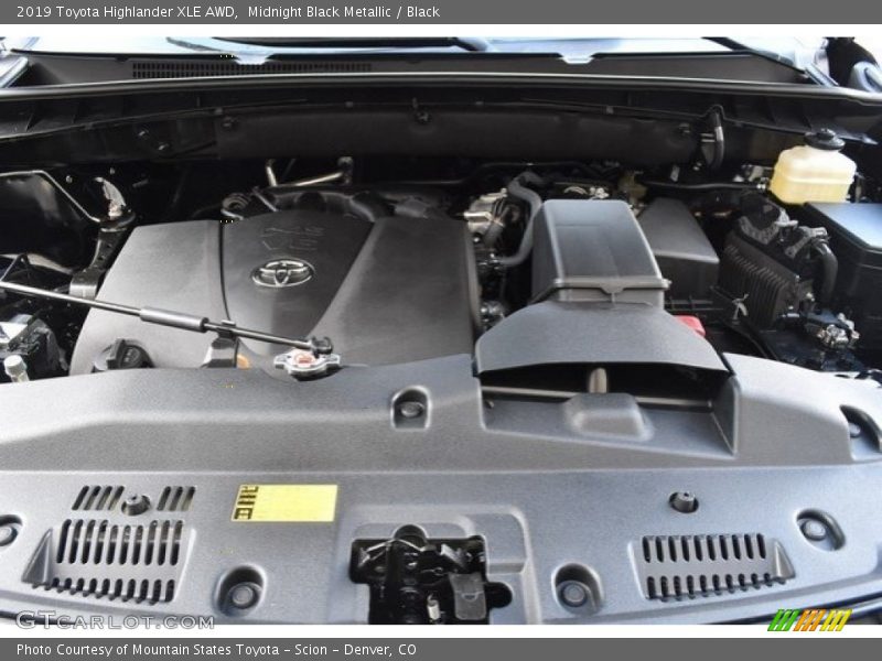 Midnight Black Metallic / Black 2019 Toyota Highlander XLE AWD