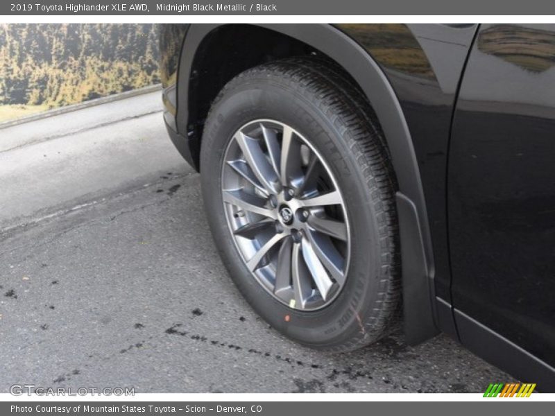 Midnight Black Metallic / Black 2019 Toyota Highlander XLE AWD