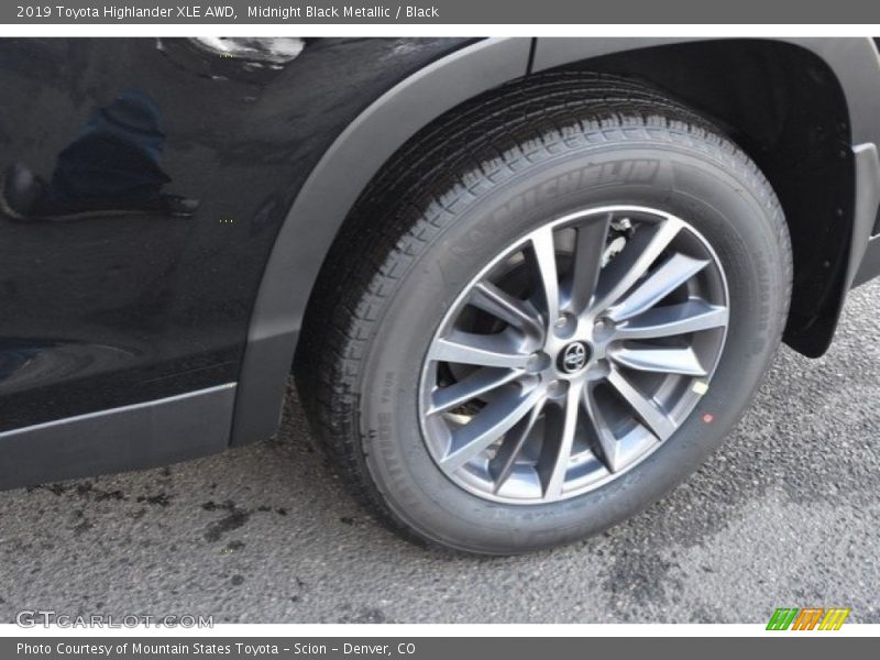 Midnight Black Metallic / Black 2019 Toyota Highlander XLE AWD