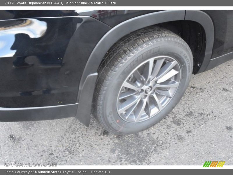 Midnight Black Metallic / Black 2019 Toyota Highlander XLE AWD