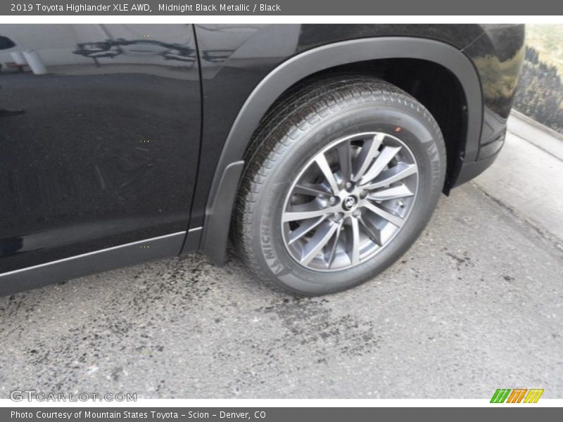 Midnight Black Metallic / Black 2019 Toyota Highlander XLE AWD