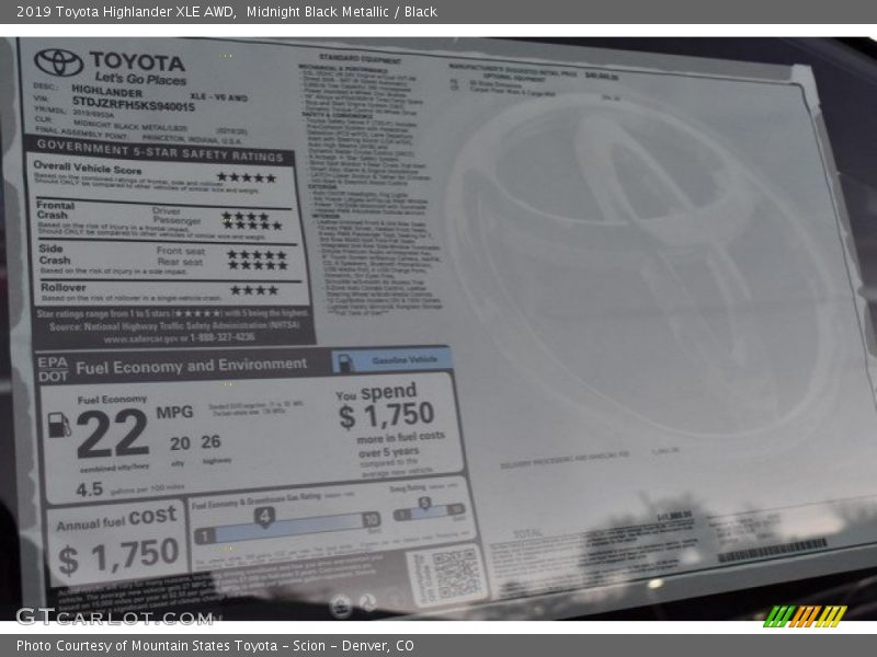 Midnight Black Metallic / Black 2019 Toyota Highlander XLE AWD
