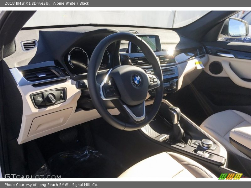 Alpine White / Black 2018 BMW X1 sDrive28i