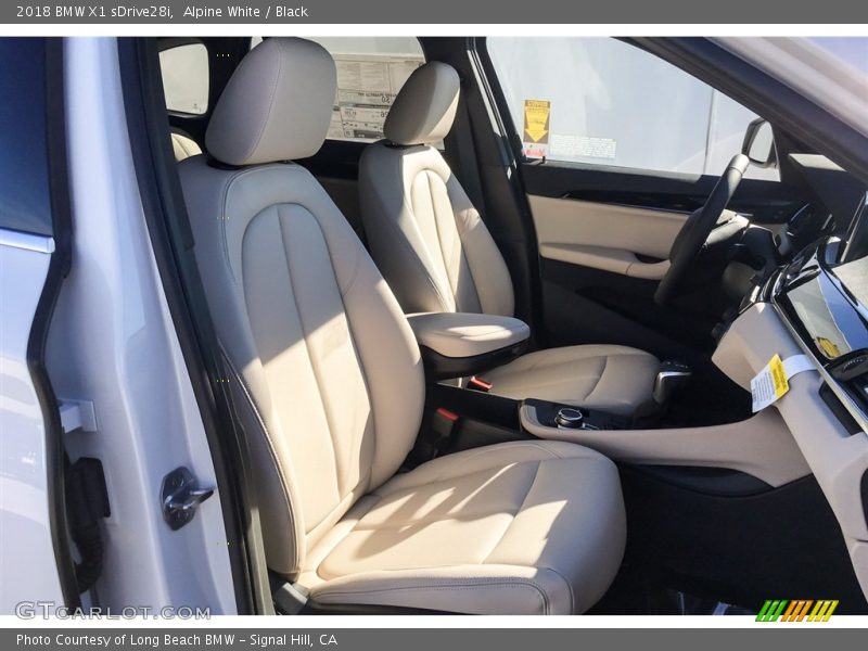 Alpine White / Black 2018 BMW X1 sDrive28i