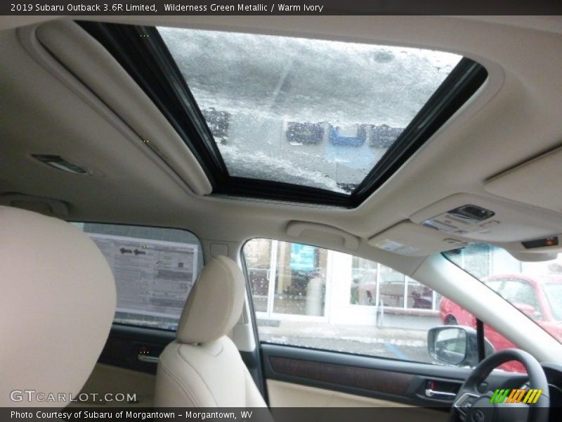Sunroof of 2019 Outback 3.6R Limited