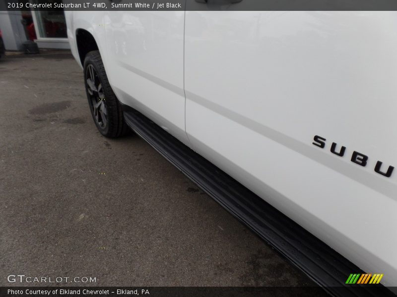 Summit White / Jet Black 2019 Chevrolet Suburban LT 4WD