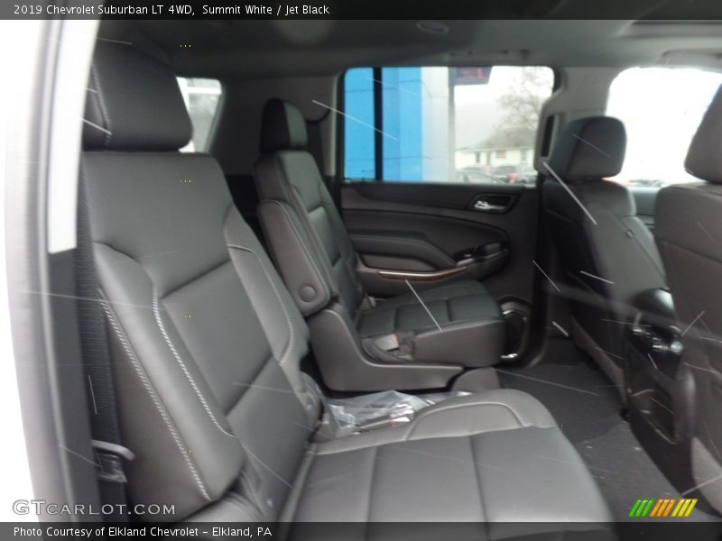 Summit White / Jet Black 2019 Chevrolet Suburban LT 4WD