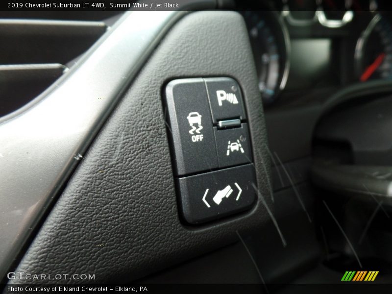 Summit White / Jet Black 2019 Chevrolet Suburban LT 4WD
