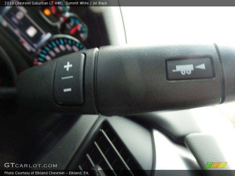 Summit White / Jet Black 2019 Chevrolet Suburban LT 4WD