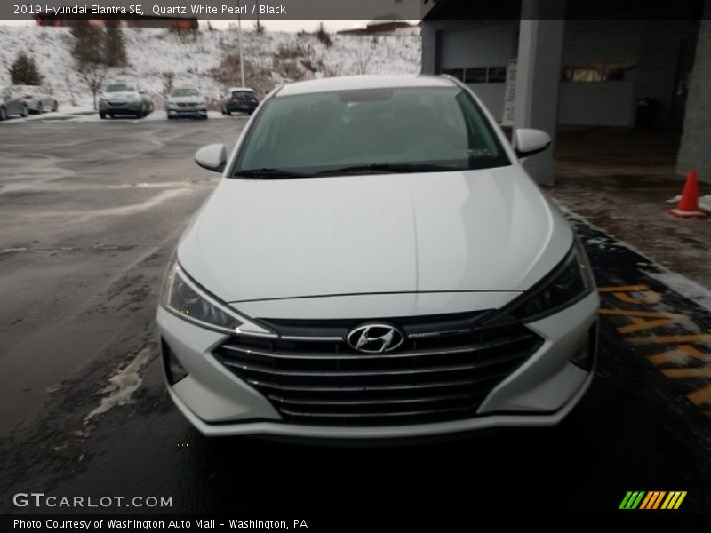 Quartz White Pearl / Black 2019 Hyundai Elantra SE