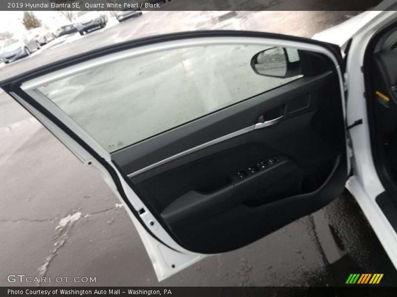 Quartz White Pearl / Black 2019 Hyundai Elantra SE