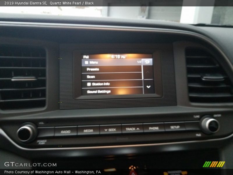 Quartz White Pearl / Black 2019 Hyundai Elantra SE