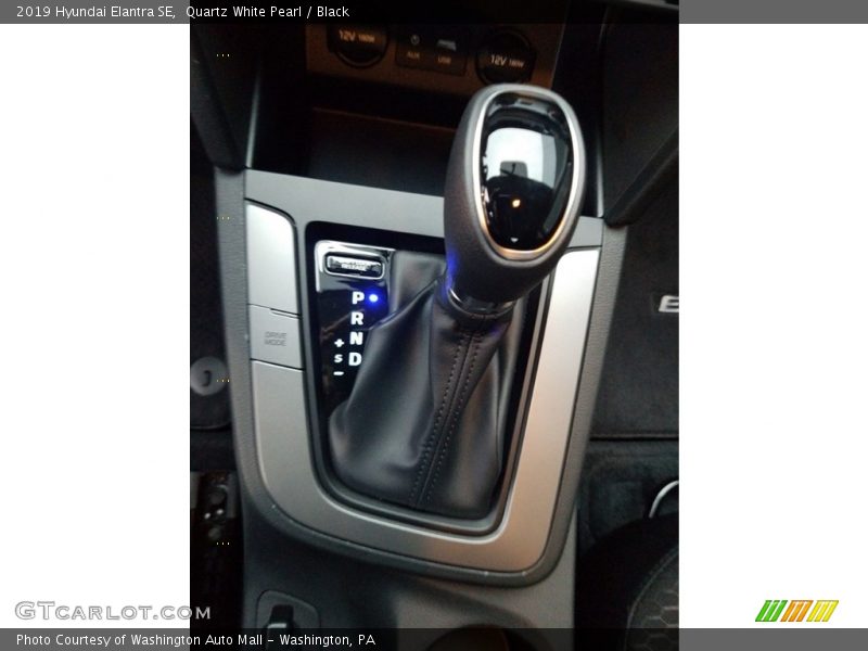 Quartz White Pearl / Black 2019 Hyundai Elantra SE