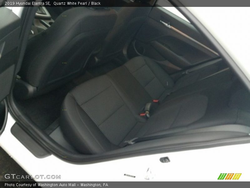 Quartz White Pearl / Black 2019 Hyundai Elantra SE
