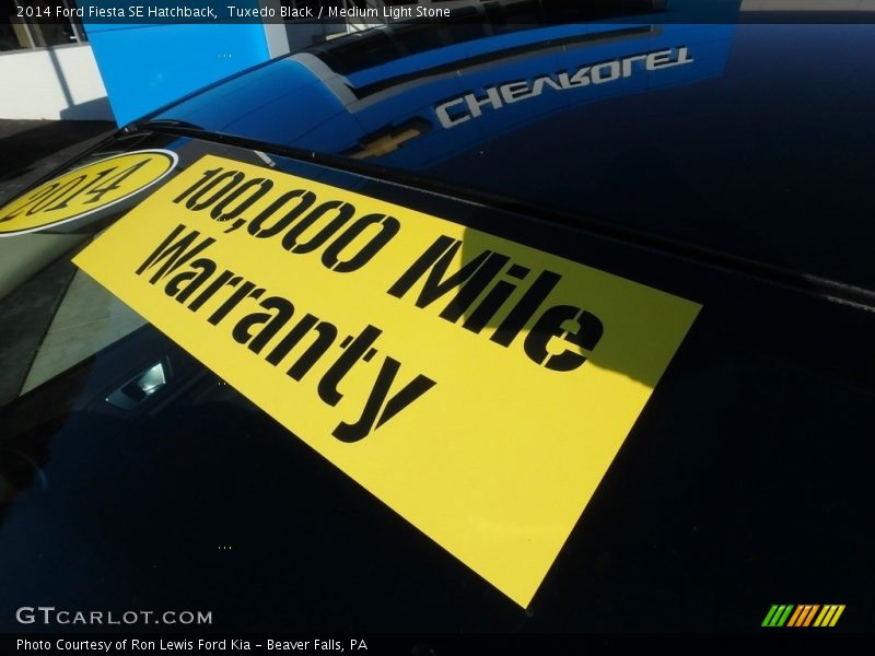 Tuxedo Black / Medium Light Stone 2014 Ford Fiesta SE Hatchback