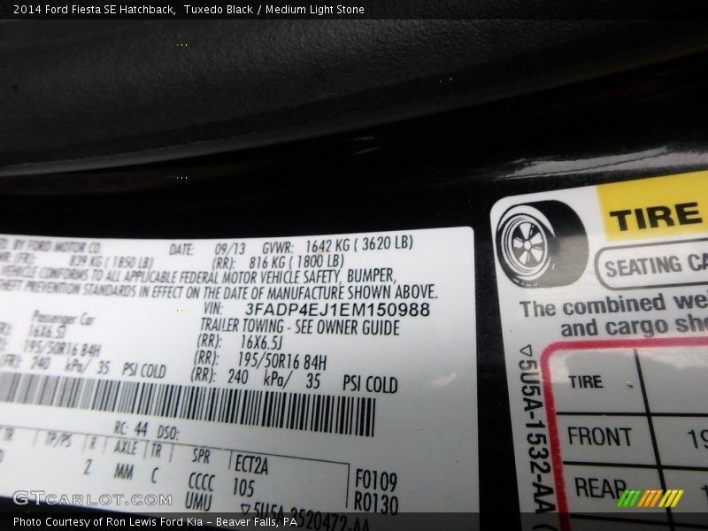 Tuxedo Black / Medium Light Stone 2014 Ford Fiesta SE Hatchback