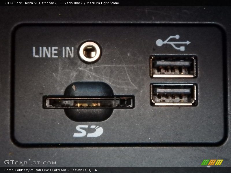 Tuxedo Black / Medium Light Stone 2014 Ford Fiesta SE Hatchback