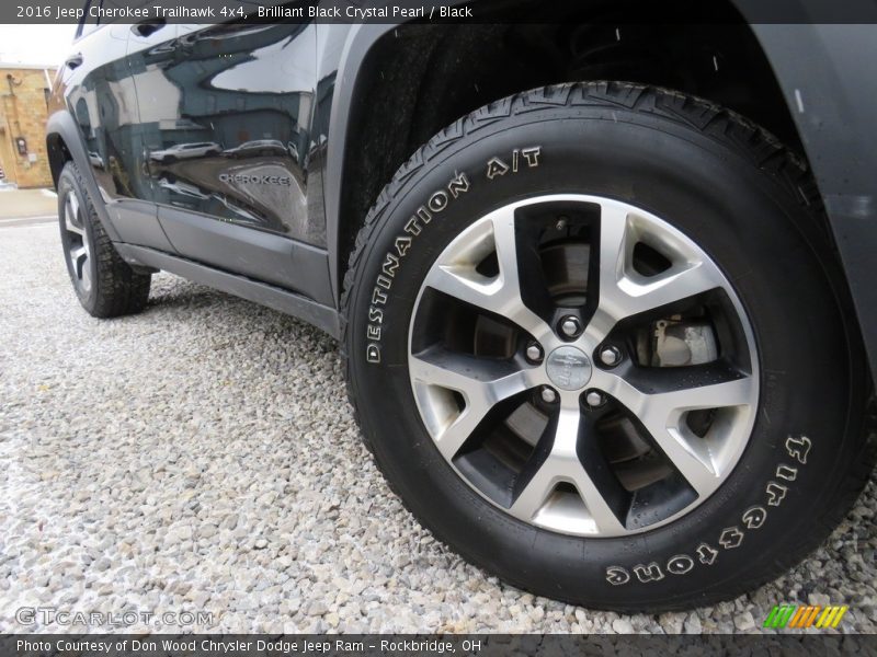 Brilliant Black Crystal Pearl / Black 2016 Jeep Cherokee Trailhawk 4x4