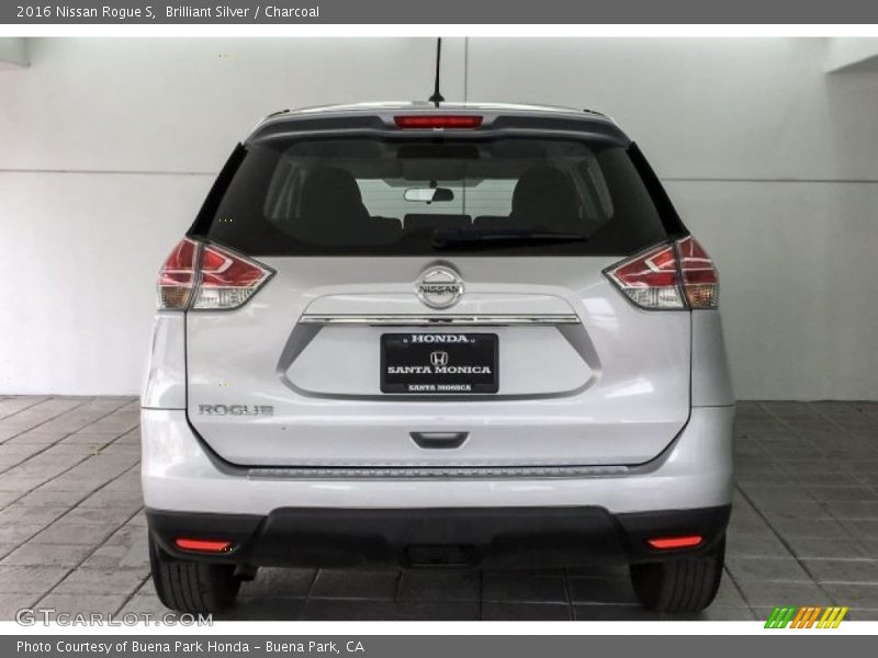Brilliant Silver / Charcoal 2016 Nissan Rogue S