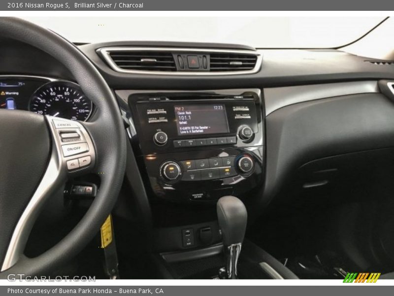 Brilliant Silver / Charcoal 2016 Nissan Rogue S