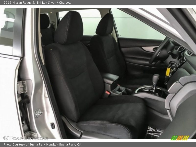 Brilliant Silver / Charcoal 2016 Nissan Rogue S