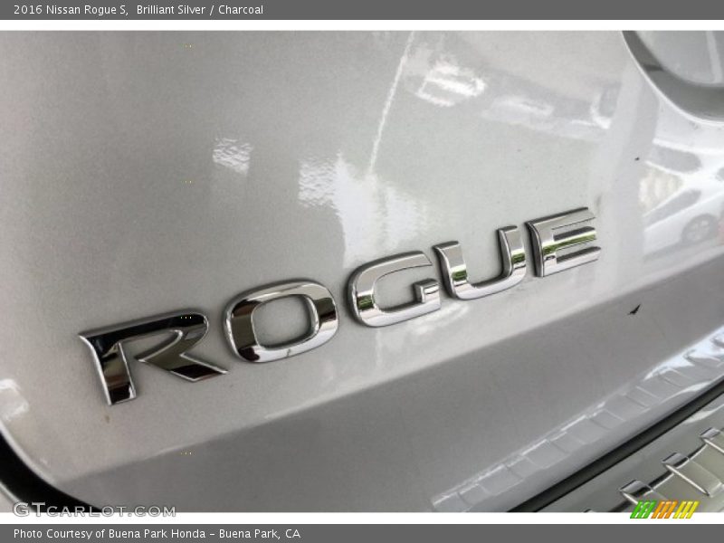 Brilliant Silver / Charcoal 2016 Nissan Rogue S