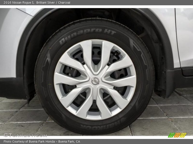 Brilliant Silver / Charcoal 2016 Nissan Rogue S