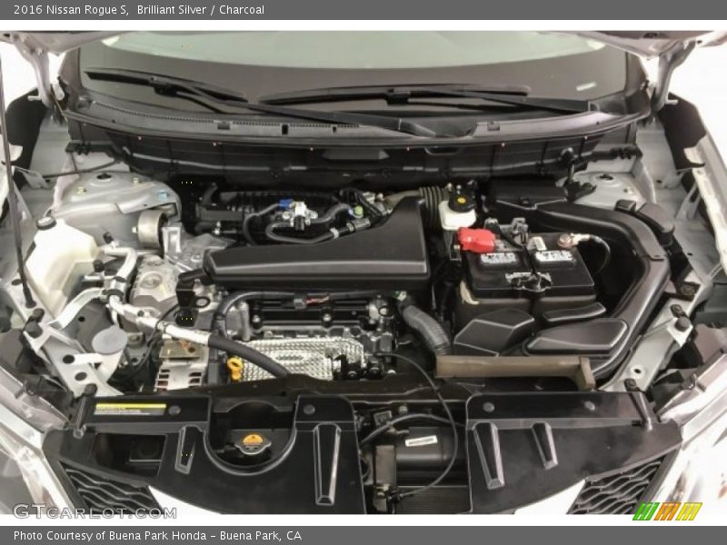 Brilliant Silver / Charcoal 2016 Nissan Rogue S