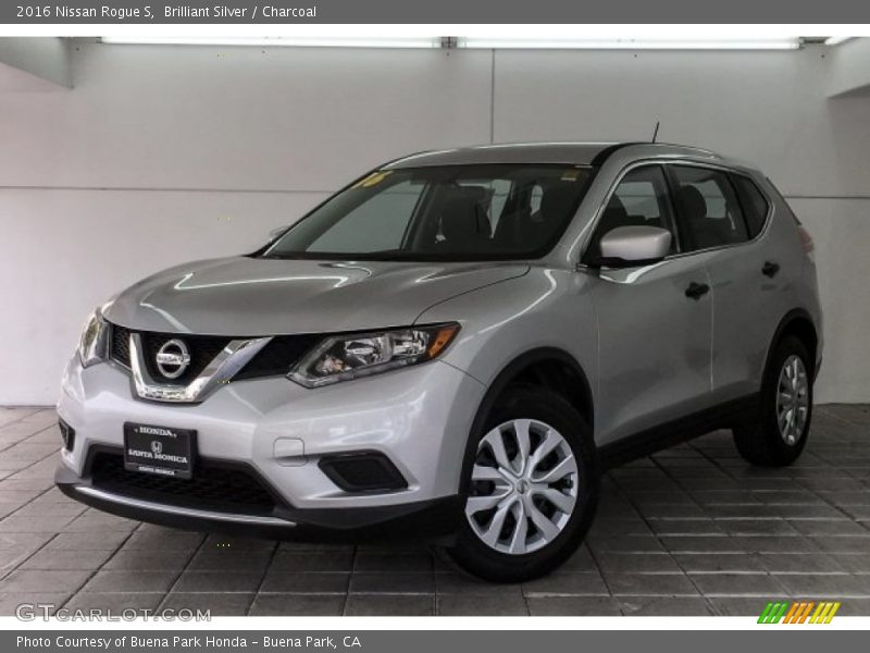 Brilliant Silver / Charcoal 2016 Nissan Rogue S