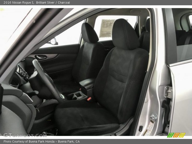 Brilliant Silver / Charcoal 2016 Nissan Rogue S