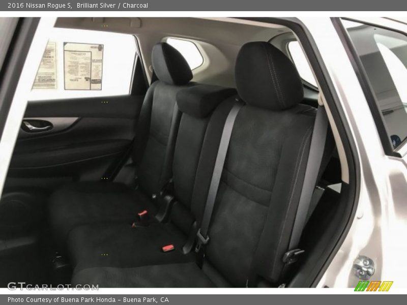 Brilliant Silver / Charcoal 2016 Nissan Rogue S