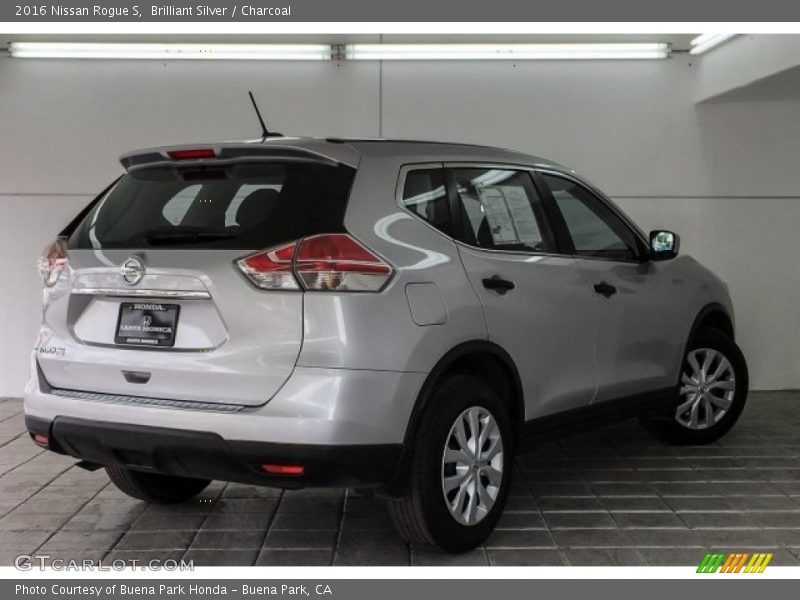 Brilliant Silver / Charcoal 2016 Nissan Rogue S