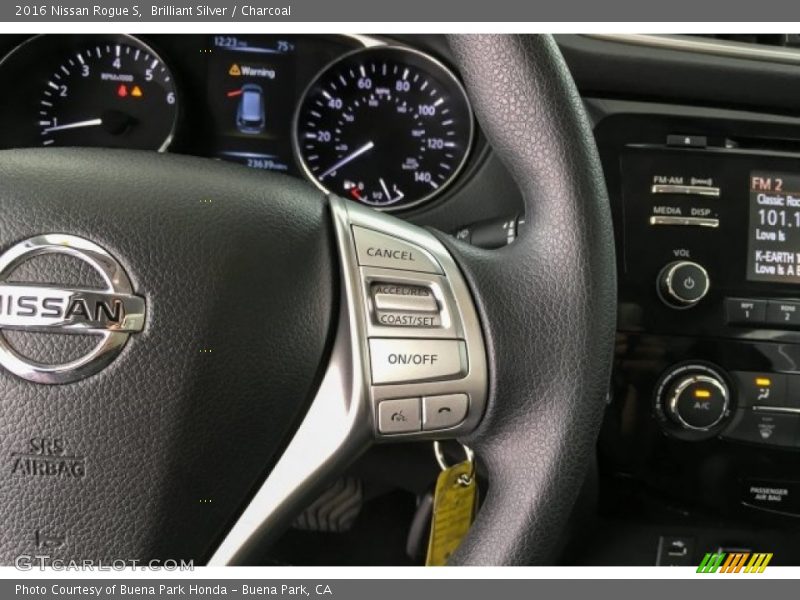 Brilliant Silver / Charcoal 2016 Nissan Rogue S